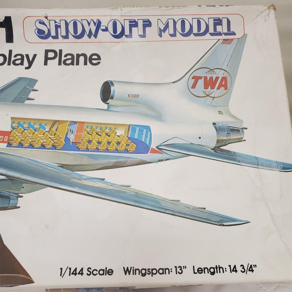 Revell Tristar L-1011 Cutaway Display plane