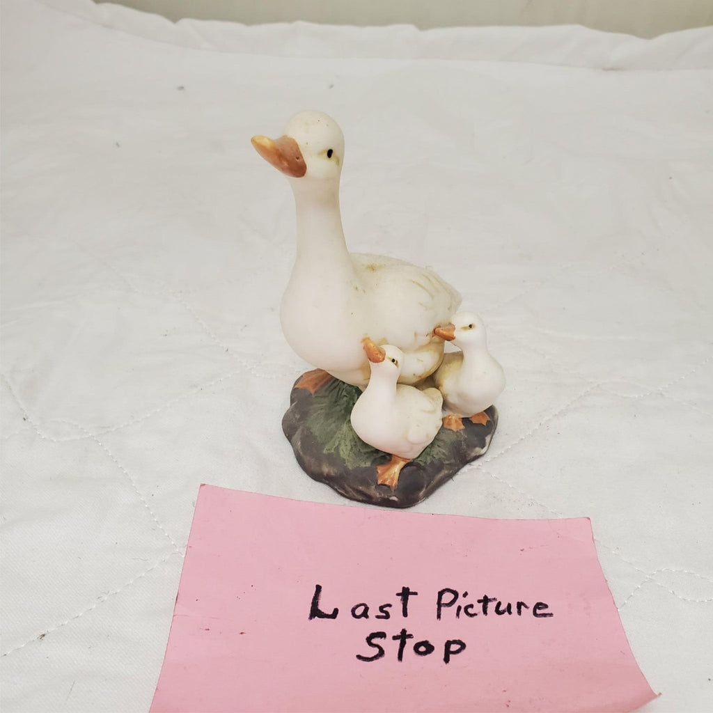 K's Collection Duck and Ducklings Ceramic Porcelain Figurine