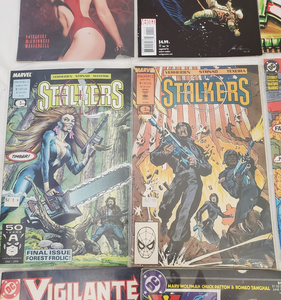 Lot of 12 Vampirella American Vampire Stalkers Lobo & Other Comic Books #14
