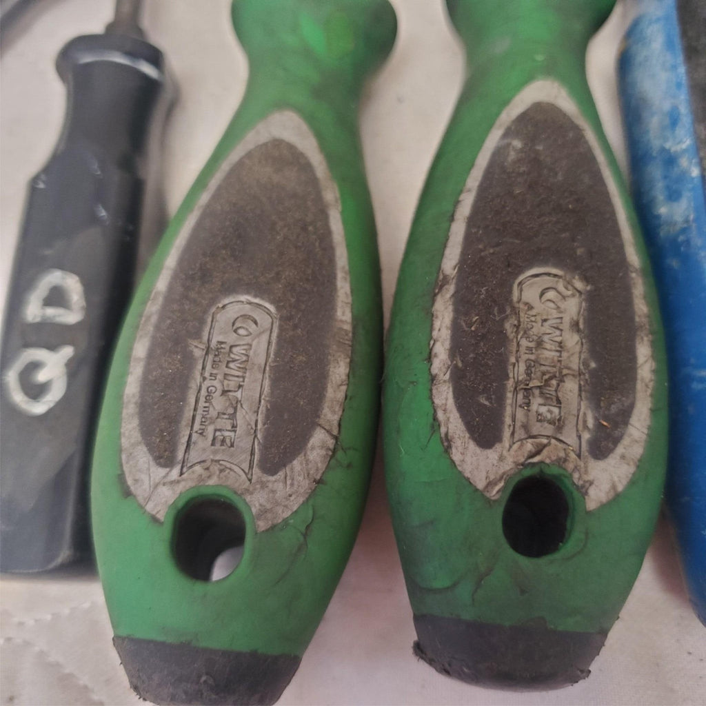 Lot of 7 Assorted Flathead Screwdrivers Set LOT-954