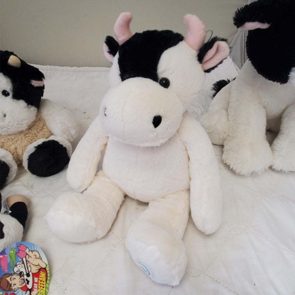 Playmaker Flingshot Flying Screaming COW'S Plush Farmyard Flyer Toy Set