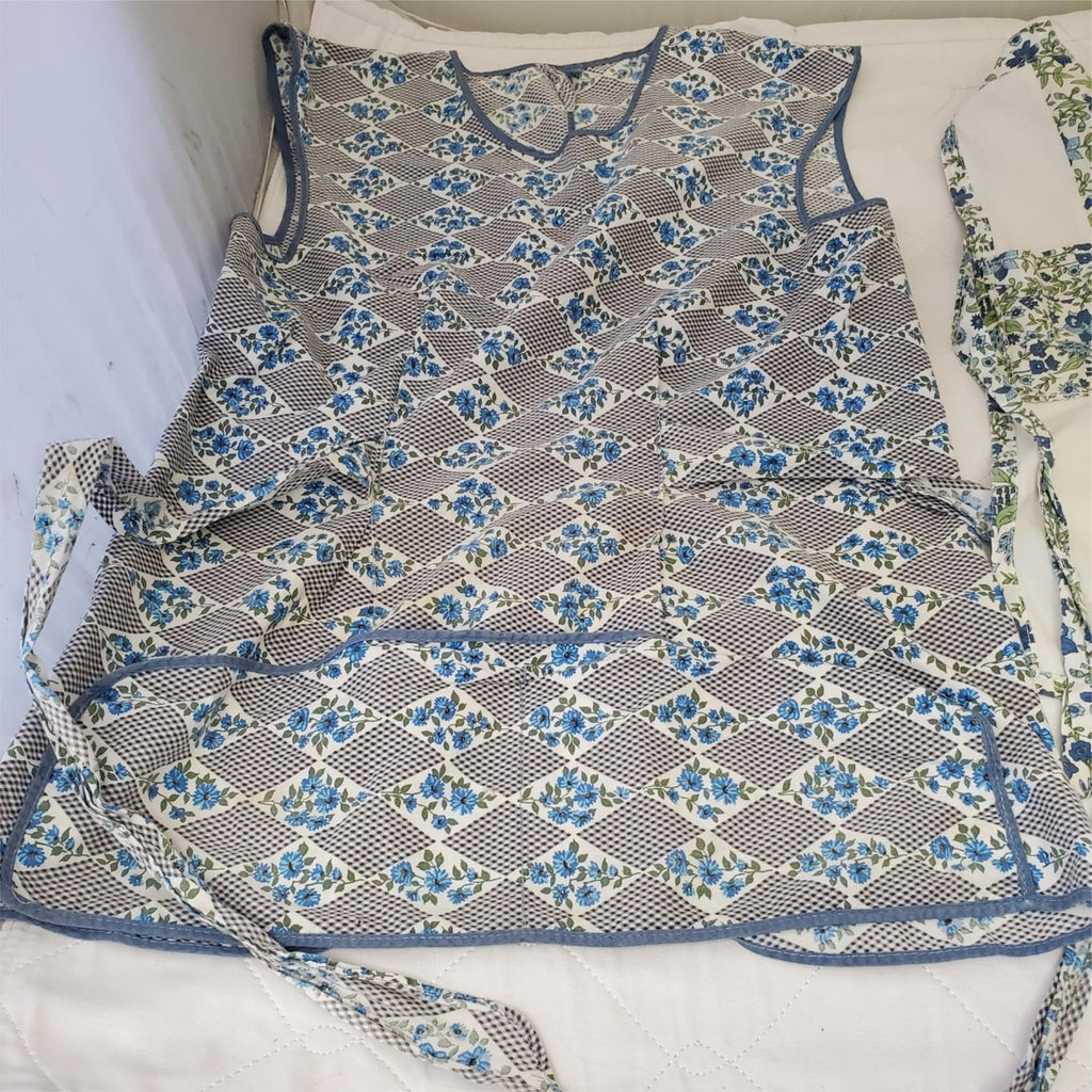 Vintage Lot of 2 Floral Flower Aprons