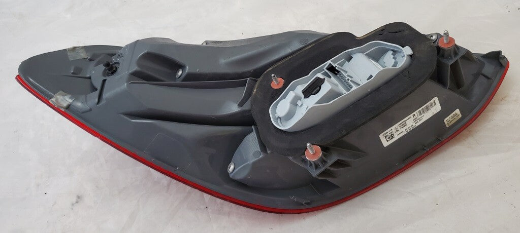 2015-2018 Mercedes Benz C300 Rear Tail Light Lamp Passenger Right A2059061902