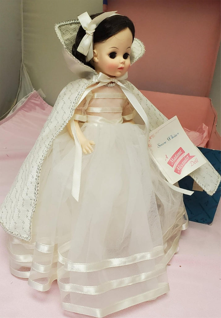Madame Alexander #1555 Snow White Doll with Box & Stand