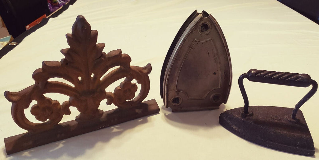 Vintage Antique Cast Lovely Coal Ironing Clothes Collectible With Metal Handle