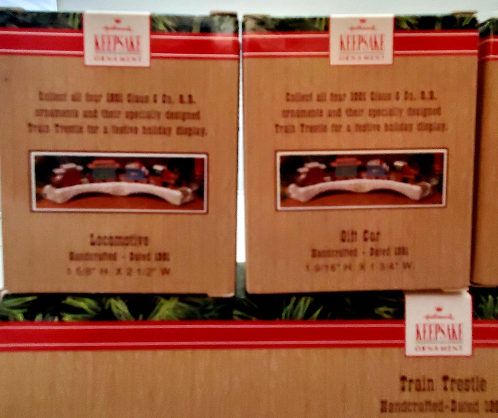 Hallmark Keepsake Claus & Co. R.R. - 4 Car Train and Train Trestle Display Stand