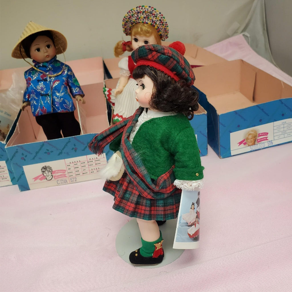 Set Of 4 Vintage Madame Alexander Miniature Showcase Series Dolls