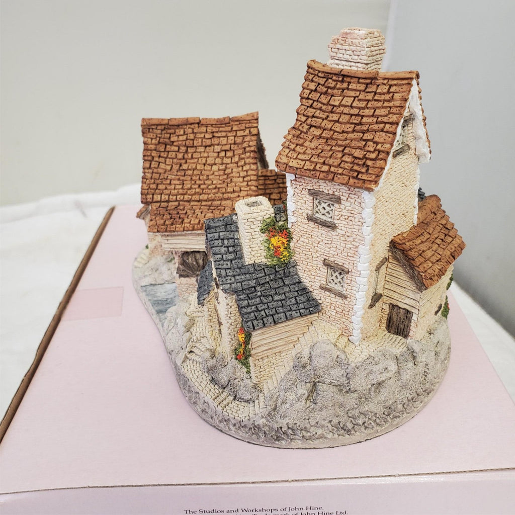 David Winter's Brookside Hamlet 1982 Cottage with Certificate of Authenticity