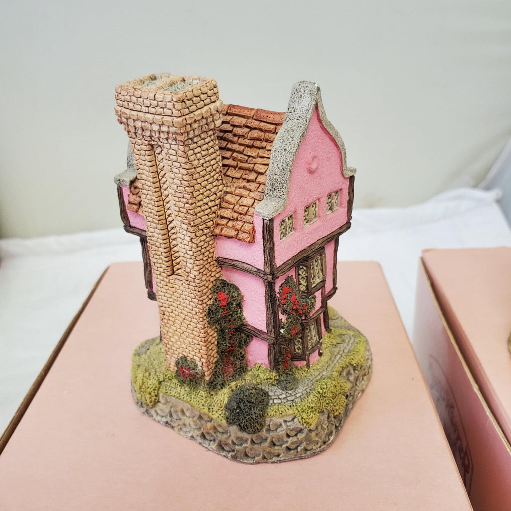 David Winter's Suffolk House &  Crofter's Cottage Figurine