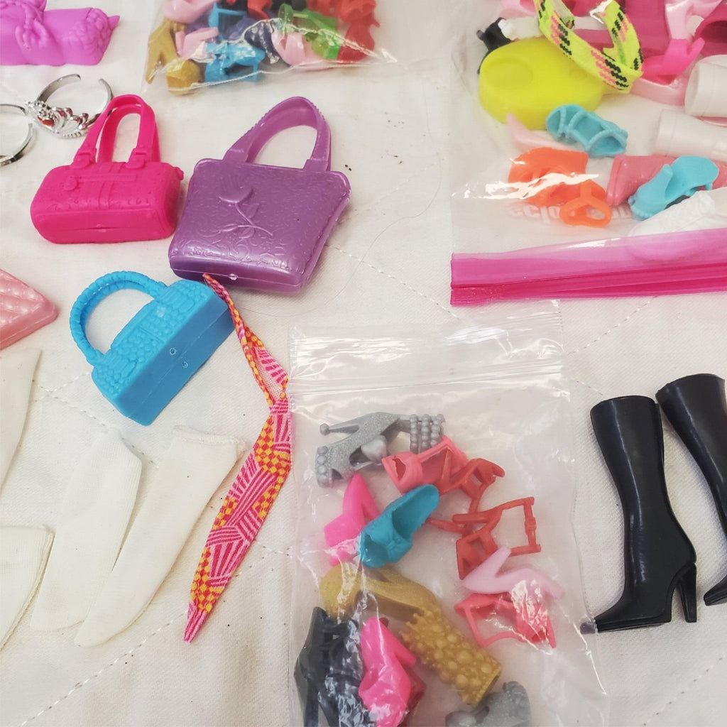 Mattel Barbie Hugs 'n Horses Barbie and Chelsea Blonde Playset #2 Tub