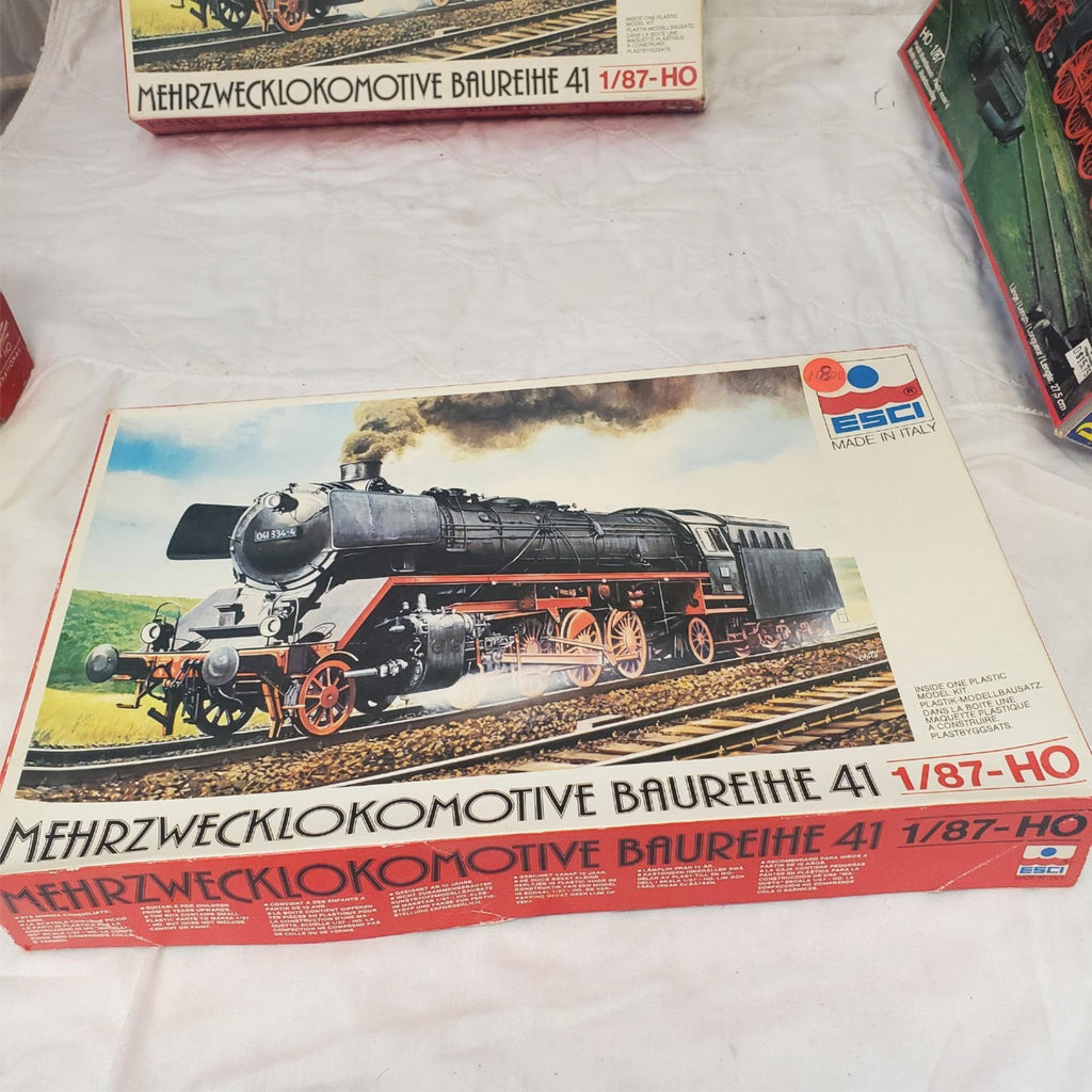 Lot of 4 ESCI & Revel 2162 1/87 Schnellzug-Lokomotive Baureihe Plastic Model kit