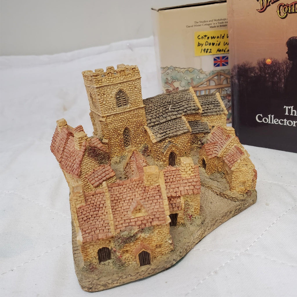 David Winter Cotswold Village 1982 with "The Collectors' Book"