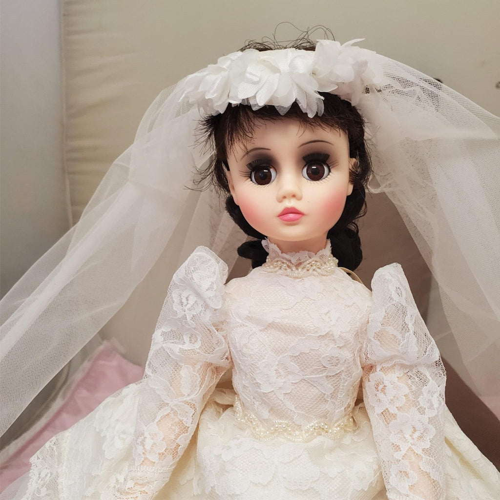 Madame Alexander #1685 Elise Bride Doll with Box & Stand