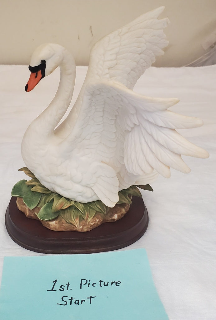 Homco 1987 White Swan Figurine Masterpiece Porcelain on Wood Base