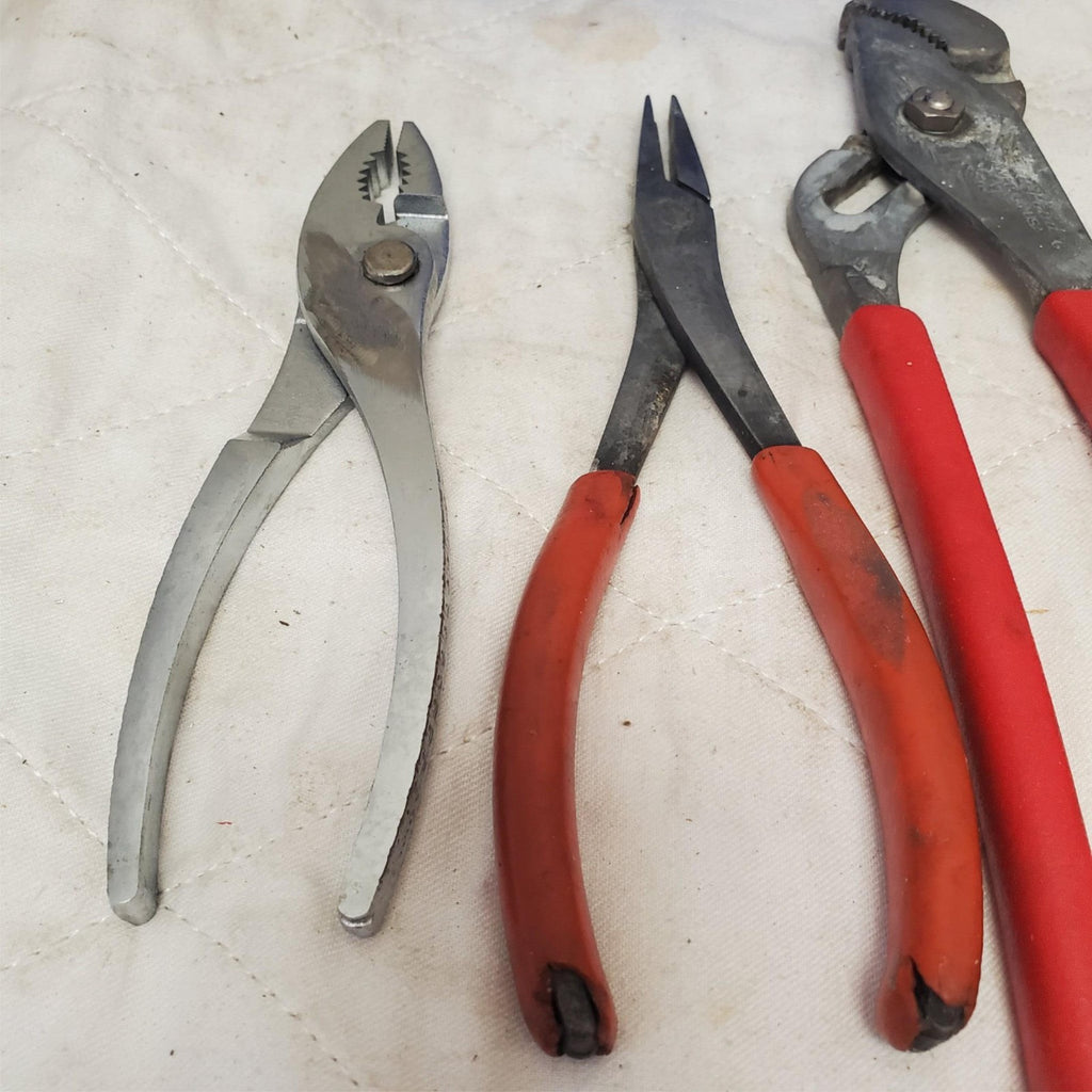 Lot of 4 Assorted Pliers and Metal Snips LOT-225