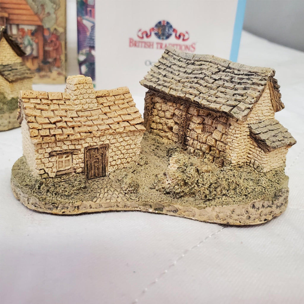 David Winter Cottages Lot of 2 Haybarn with Harvest Barn Harvest Festival Book