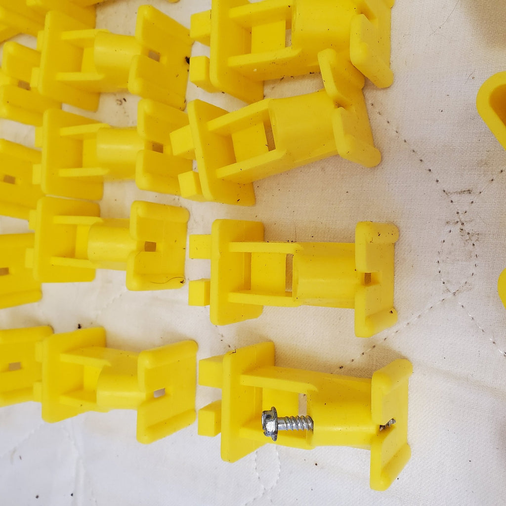 Fi-Shock Standard Snug-Fitting T-Post Insulator & Wood Post Knob Insulator