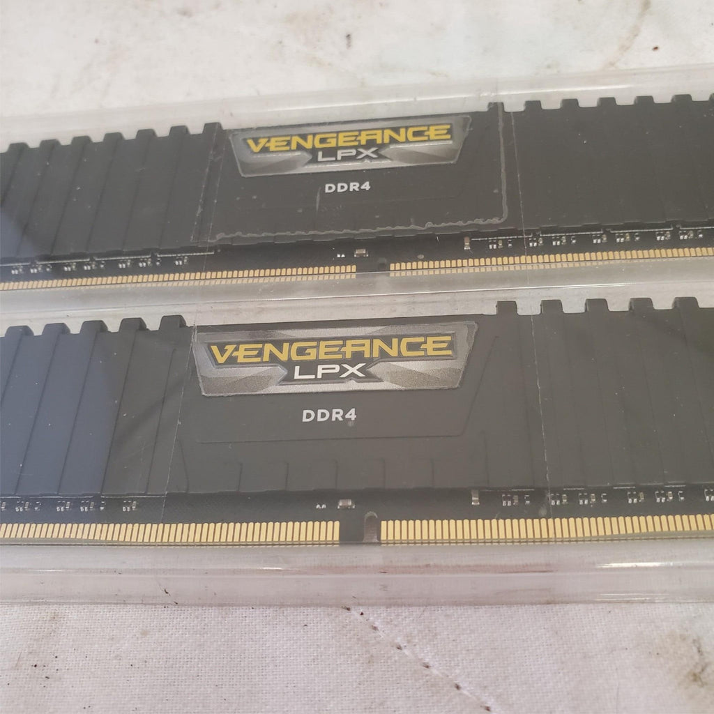 Lot of Corsair VENGEANCE LPX 16GB (2 x 8GB) 2400 MHz DDR4 Ram
