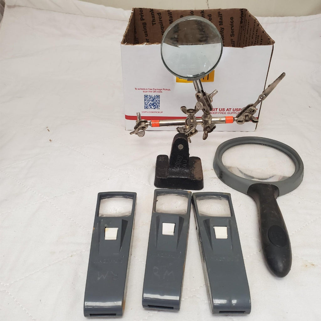 Lot of Magnifying Glass Set with Helping Hands Soldering Stand LOT-891