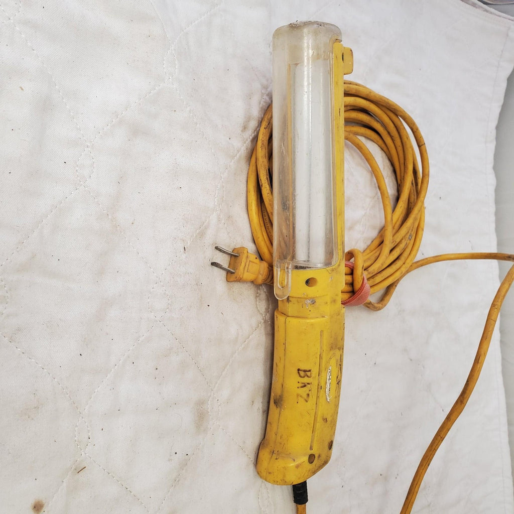 13 Watt Electric Portable Fluorescent Light LOT 375