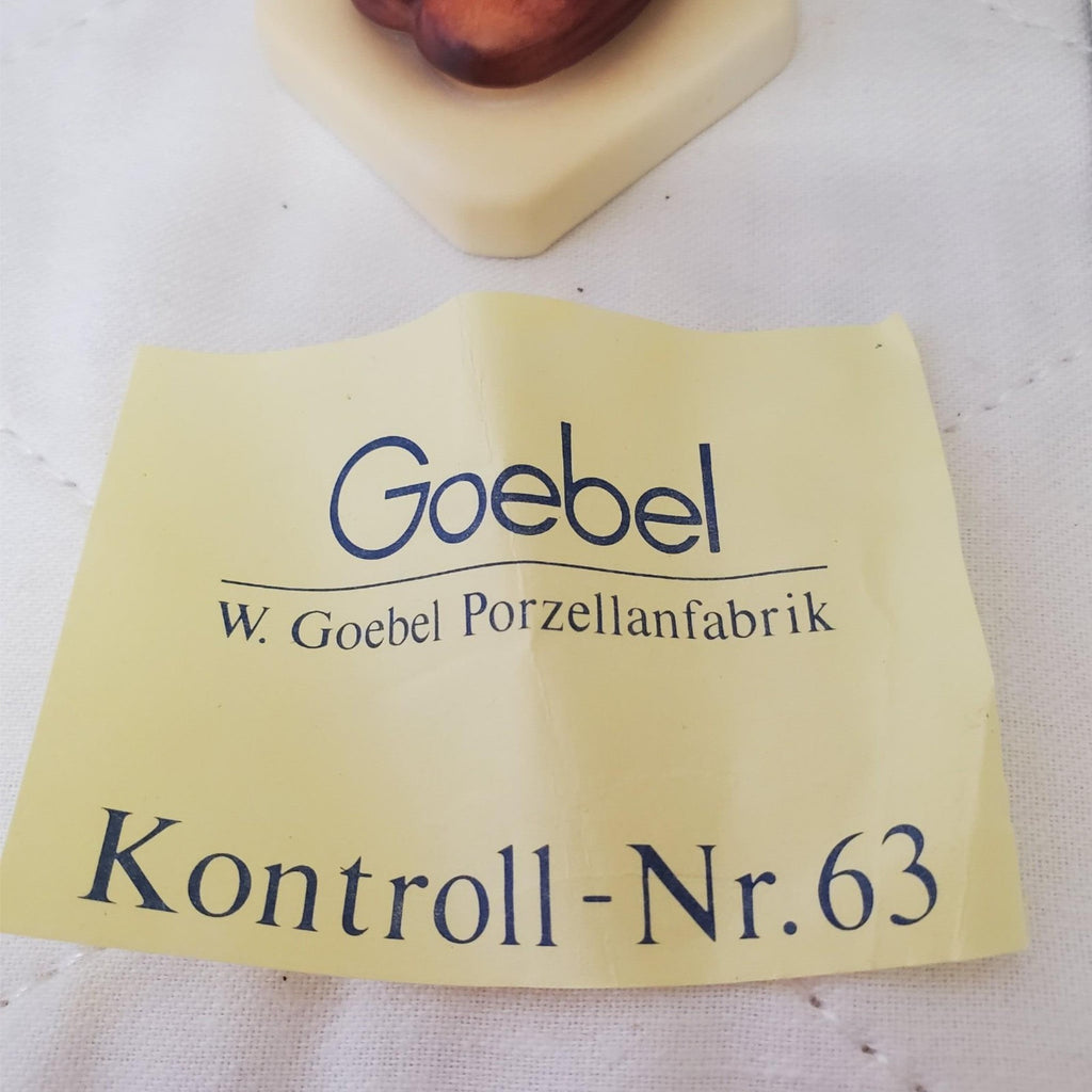 Goebel Hummel Figurine "I Brought You A Gift"  HUM 479 H-5