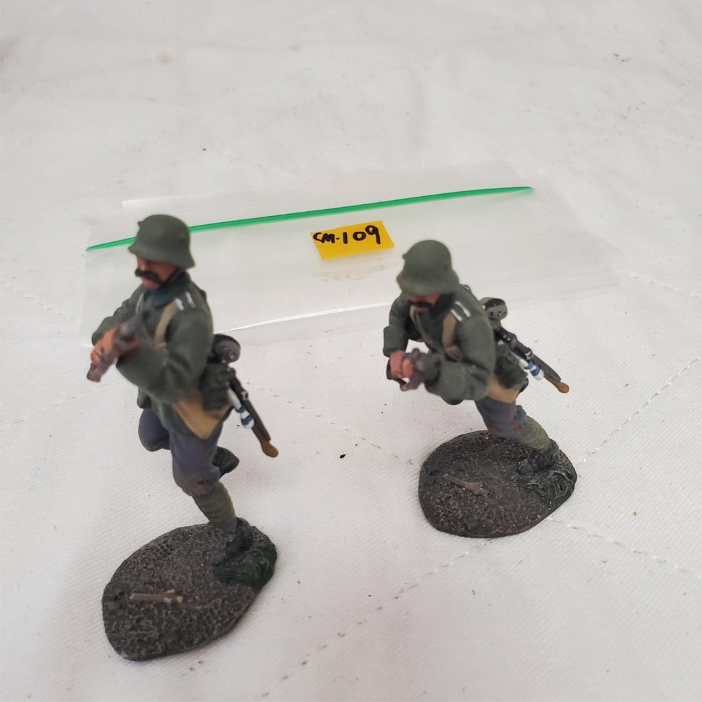 W. Britain 23056 1916-18 German Infantry Running with Grenade Bags CM-109