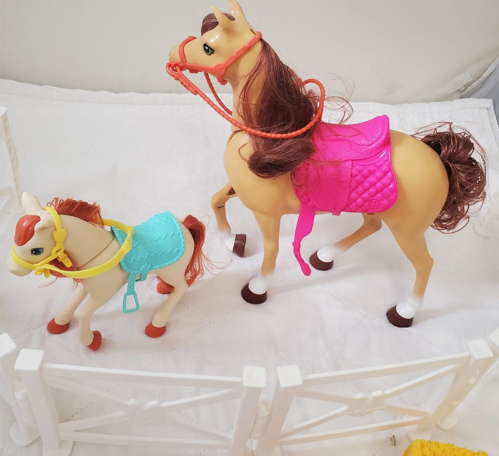 Mattel Barbie Hugs 'n Horses Barbie and Chelsea Blonde Playset #2 Tub