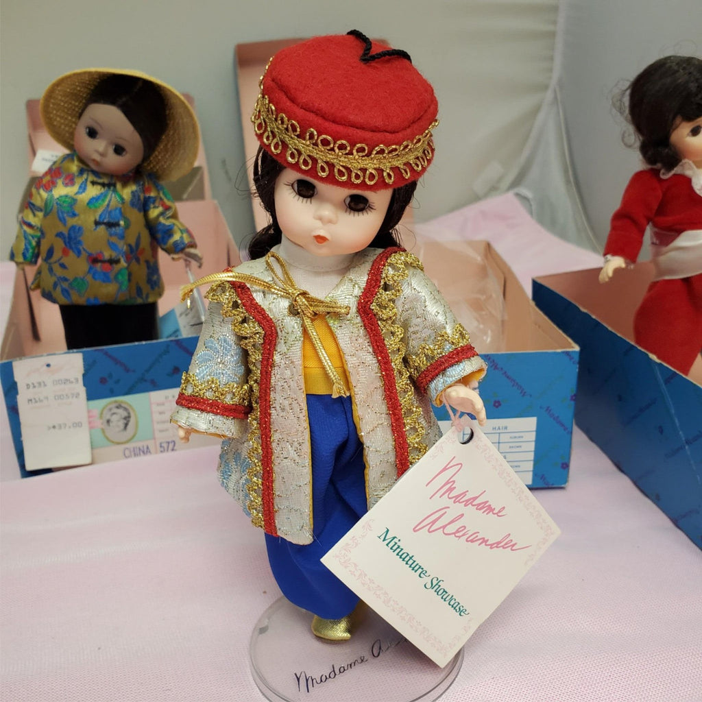 Set Of 4 Vintage Madame Alexander Miniature Showcase Series Dolls