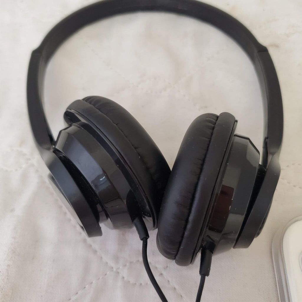 Lot of Apple Ipod Shuffle 8gb with Airdopes, Sony Handsfree & Headphone 