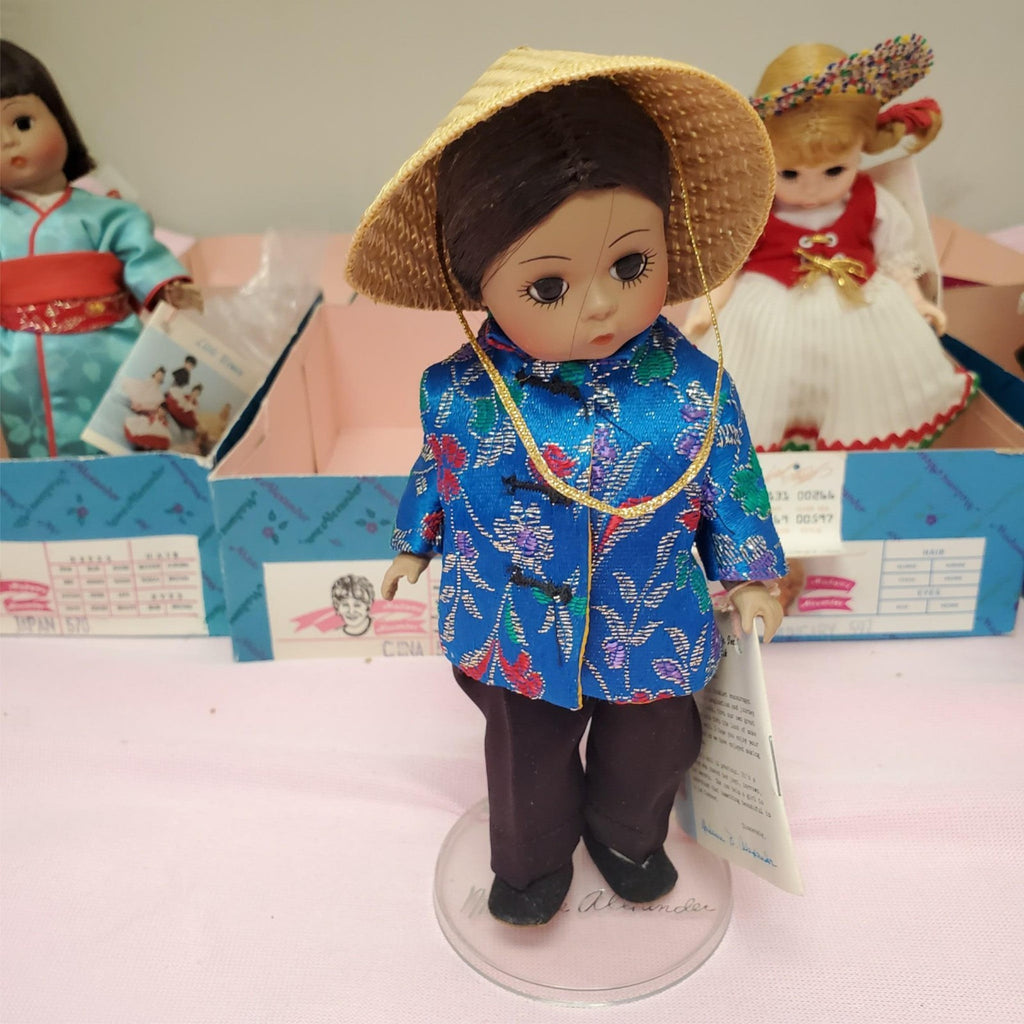 Set Of 4 Vintage Madame Alexander Miniature Showcase Series Dolls