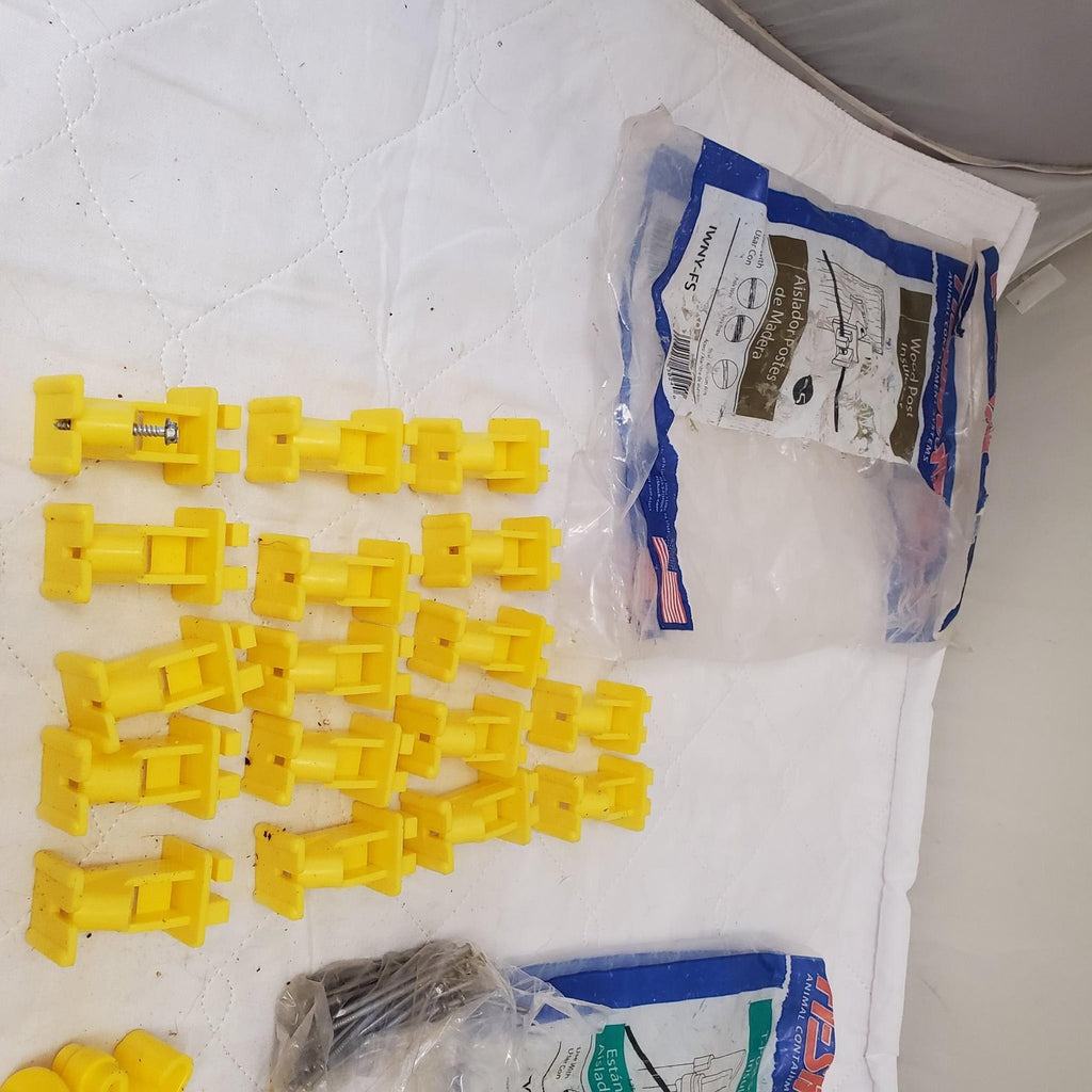 Fi-Shock Standard Snug-Fitting T-Post Insulator & Wood Post Knob Insulator