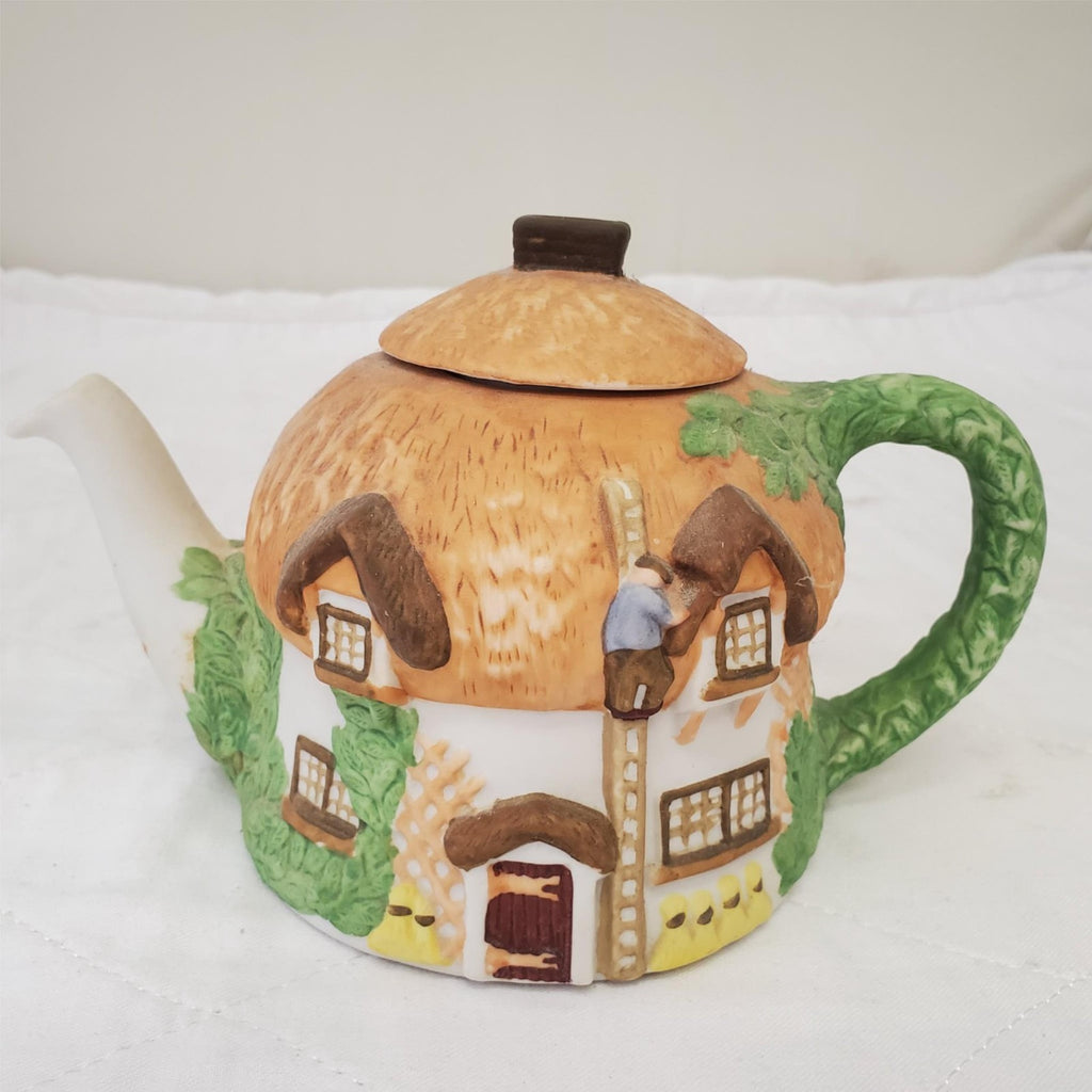 Christopher Wren Novelty Fine China Cottage Teapot