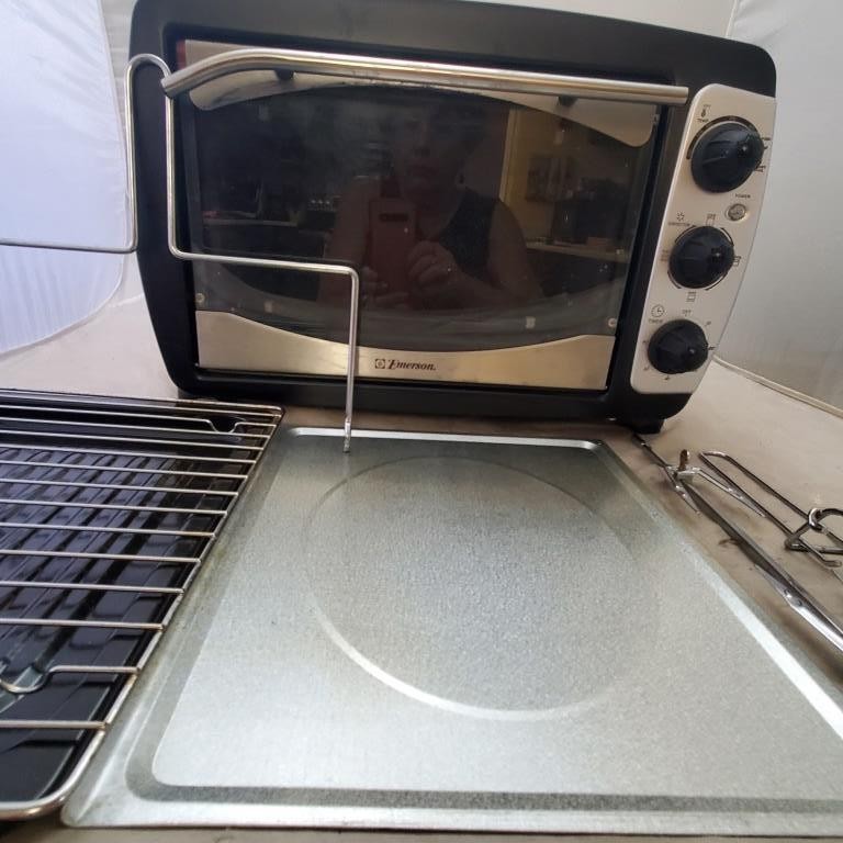 Emerson TOR23 Owners Manual 0.8 Cubic FT. Convection Toaster Oven