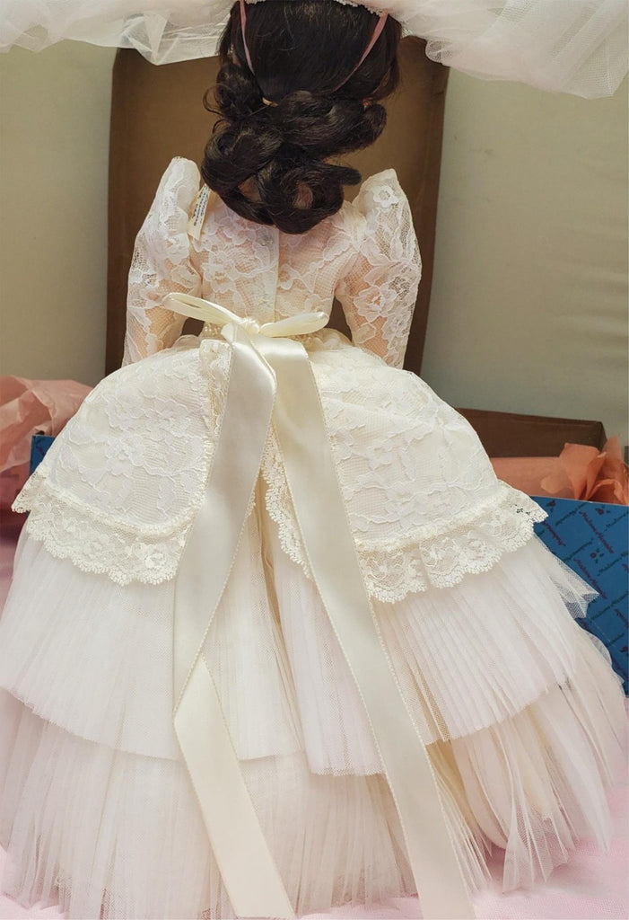 Madame Alexander #1685 Elise Bride Doll with Box & Stand