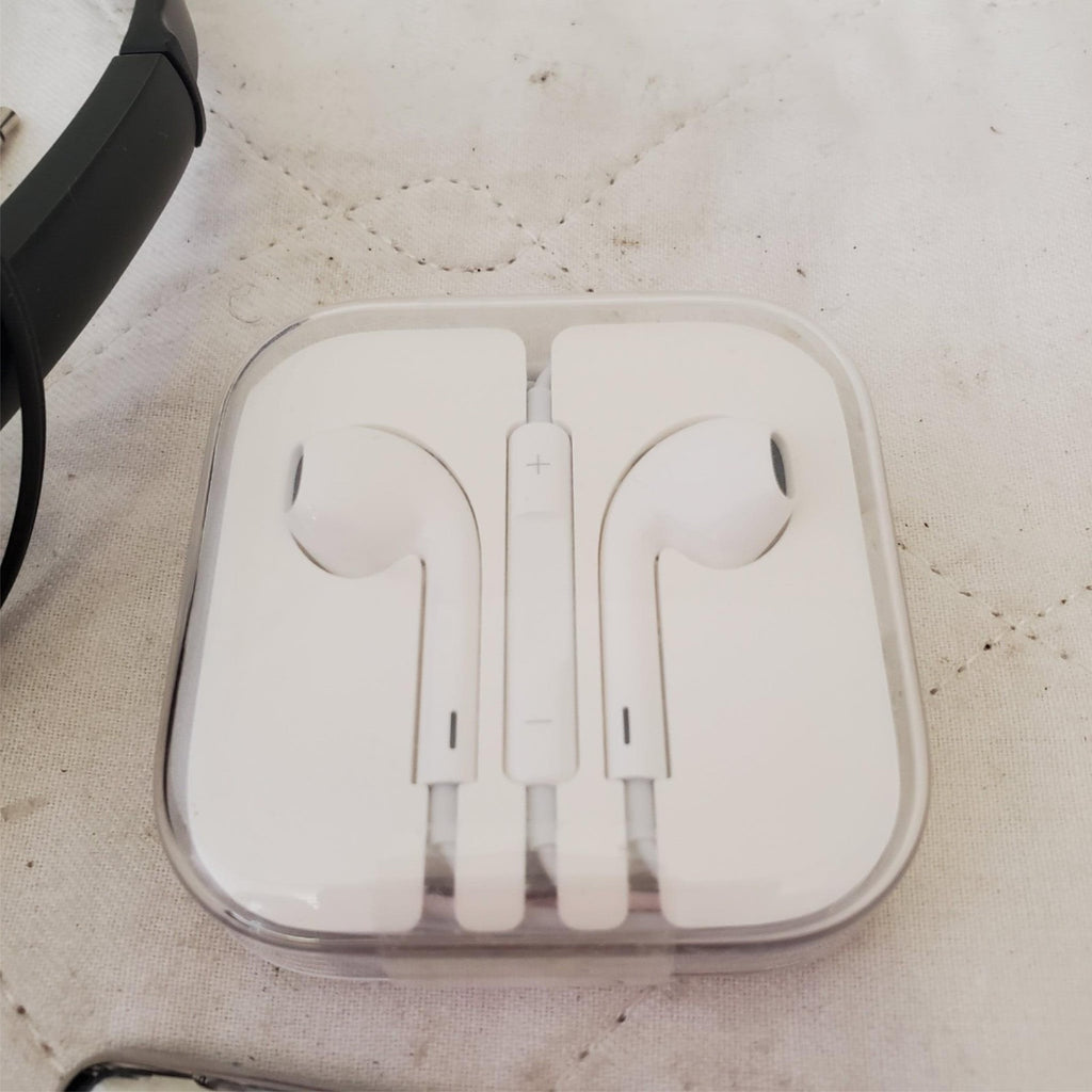 Lot of Apple Ipod Shuffle 8gb with Airdopes, Sony Handsfree & Headphone 