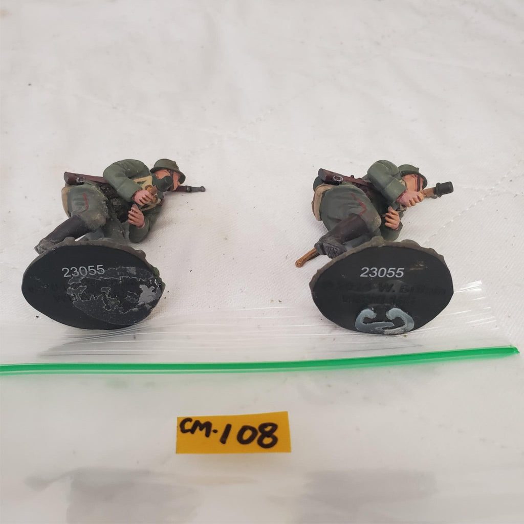 W. Britain 23055 1916-18 German Infantrys Pulling Grenade Primer CM-108