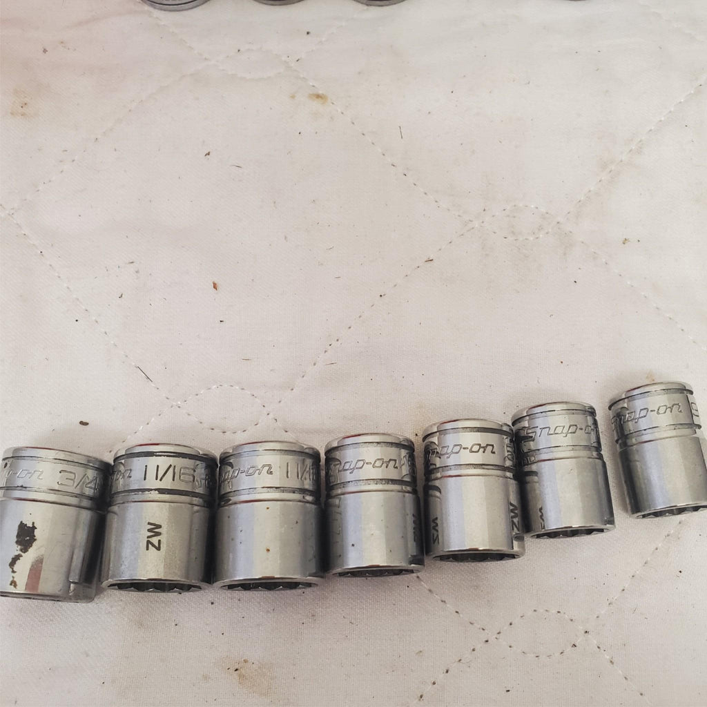 Lot of 16 Assorted Snap-On Drive 12-Point Sockets LOT 531