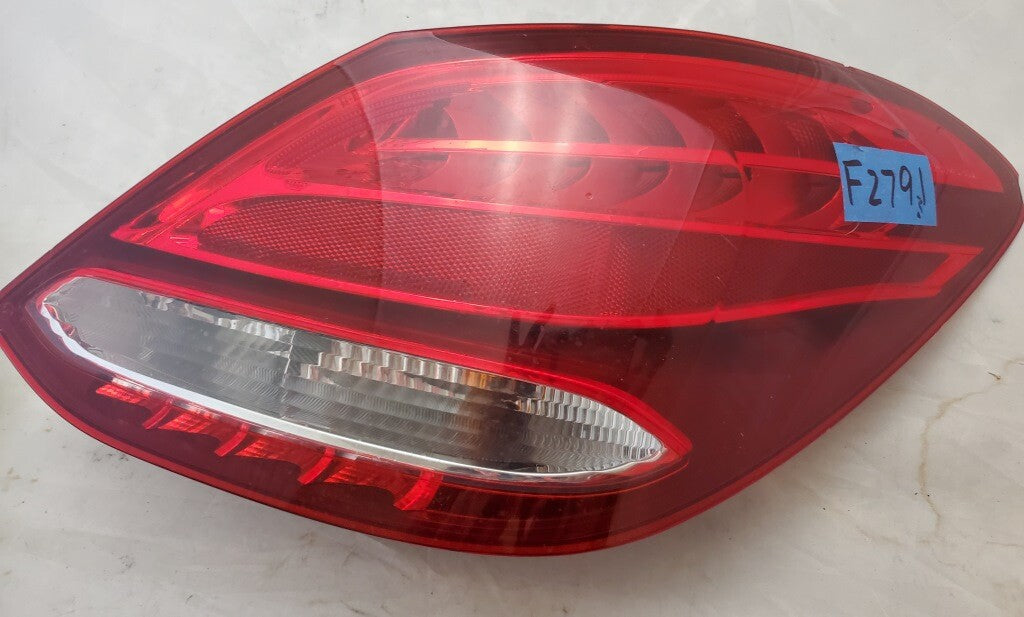 2015-2018 Mercedes Benz C300 Rear Tail Light Lamp Passenger Right A2059061902