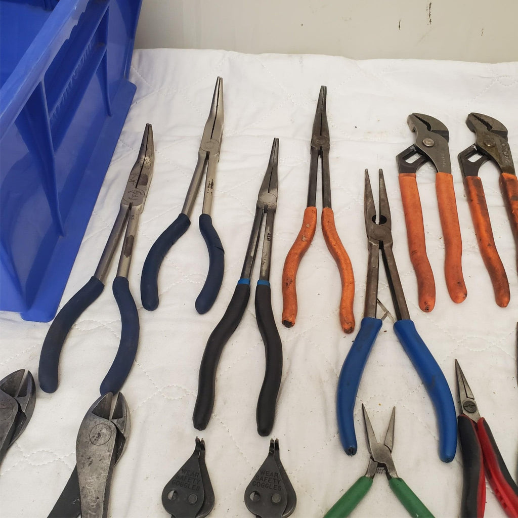 Lot of 31 Assorted Side Cutting Pliers LOT-406