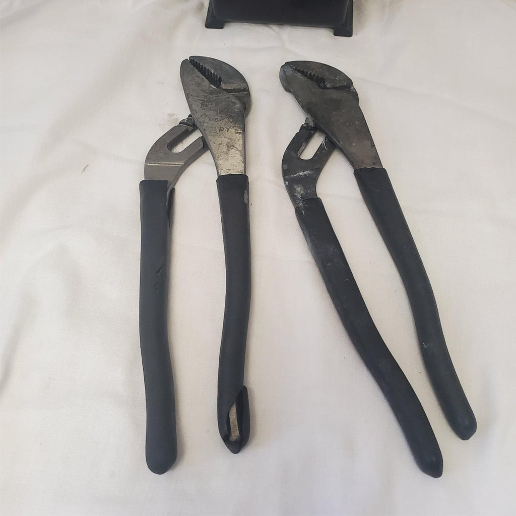 Lot of 2 Groove Joint Pliers LOT-143