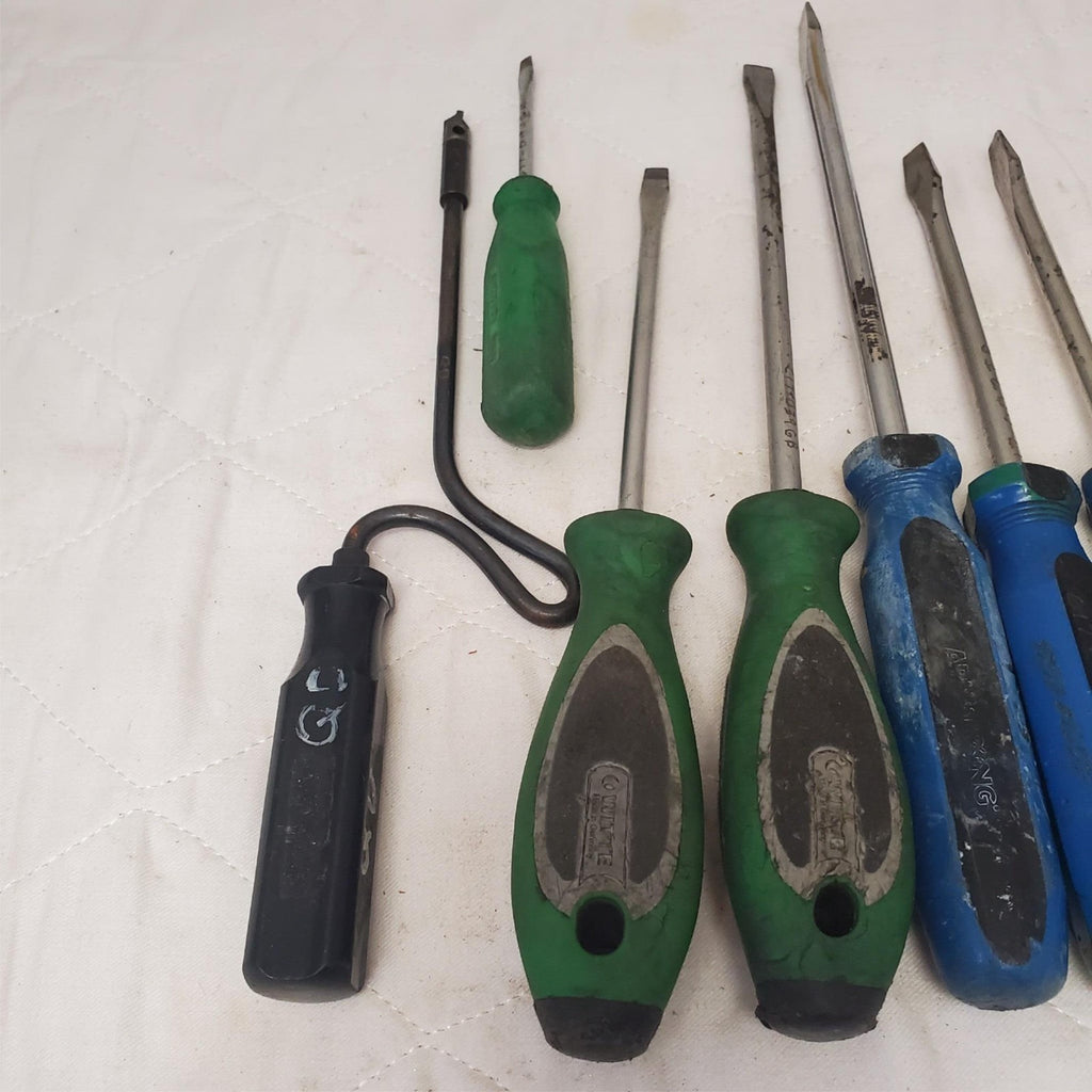 Lot of 7 Assorted Flathead Screwdrivers Set LOT-954