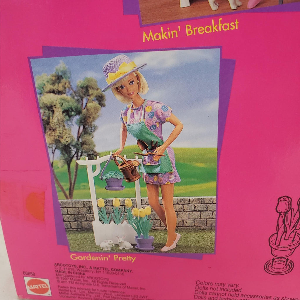 1997 Mattel Barbie Gardenin' Pretty Dress N Play Set #1