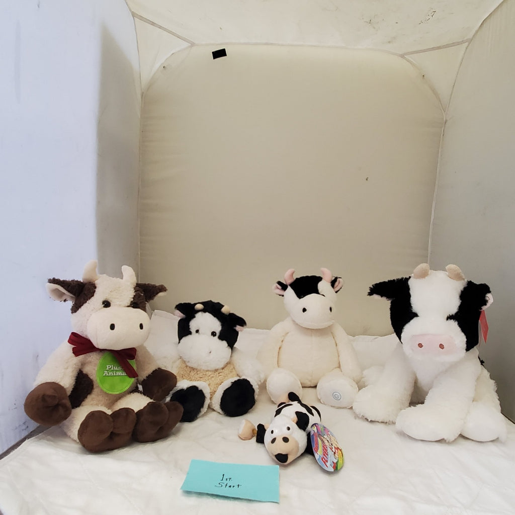 Playmaker Flingshot Flying Screaming COW'S Plush Farmyard Flyer Toy Set