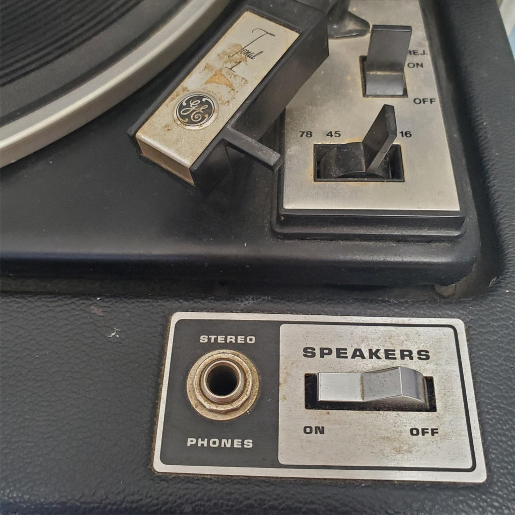 Vintage General Electric Stereo 500 Portable Turntable Speakers Suitcase