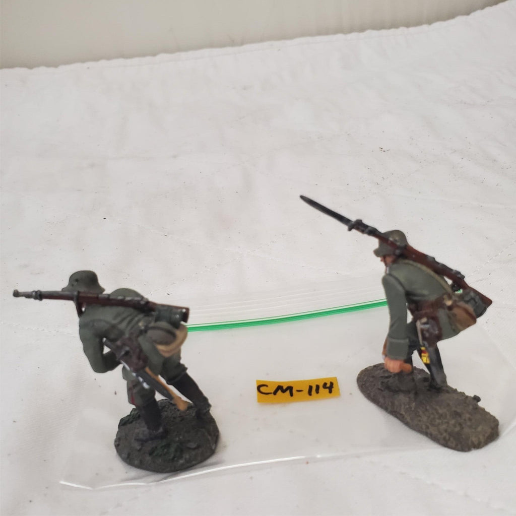 W. Britain 23055 1916-18 German Infantrys Pulling Grenade Primer CM-114