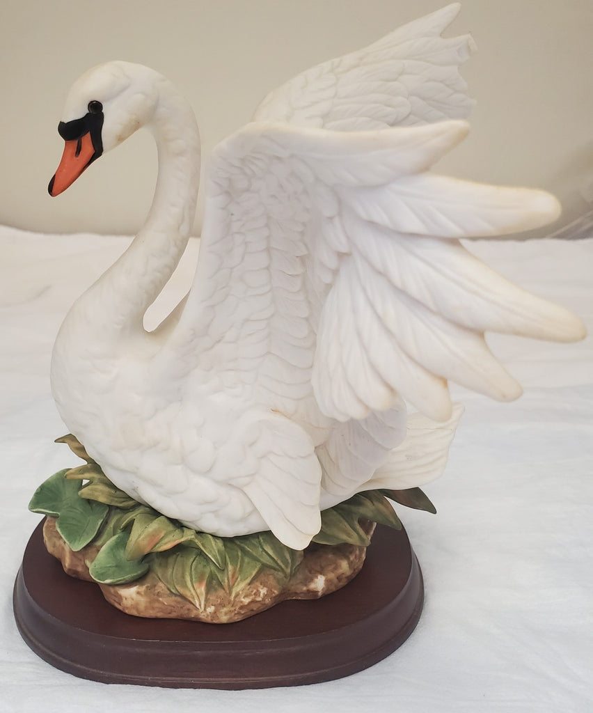 Homco 1987 White Swan Figurine Masterpiece Porcelain on Wood Base