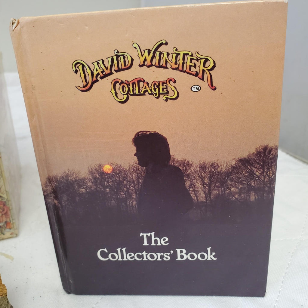 David Winter Cotswold Village 1982 with "The Collectors' Book"
