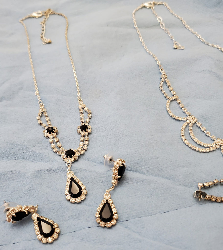 Two Women Fashion Jewelry Long Necklace CV and Black Stones and Earrings Sets