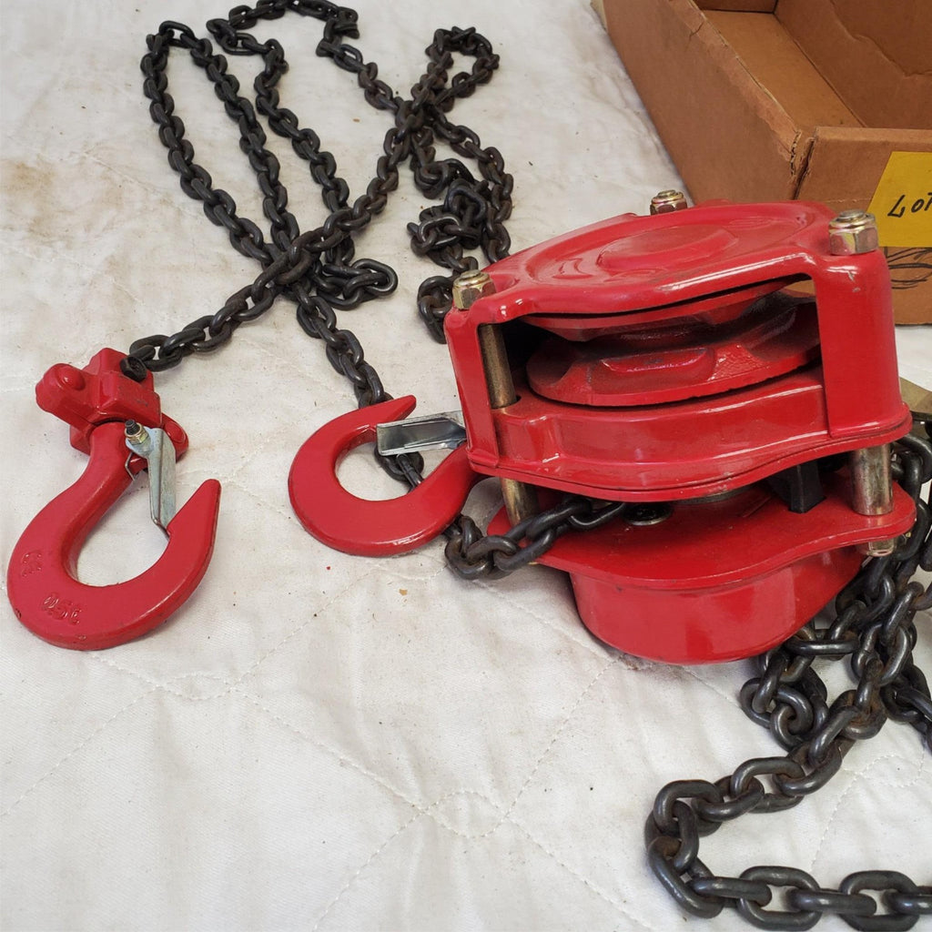 DAYTON Manual Chain Hoist: Hook Mounted 2,000lbs 15ft LOT 199