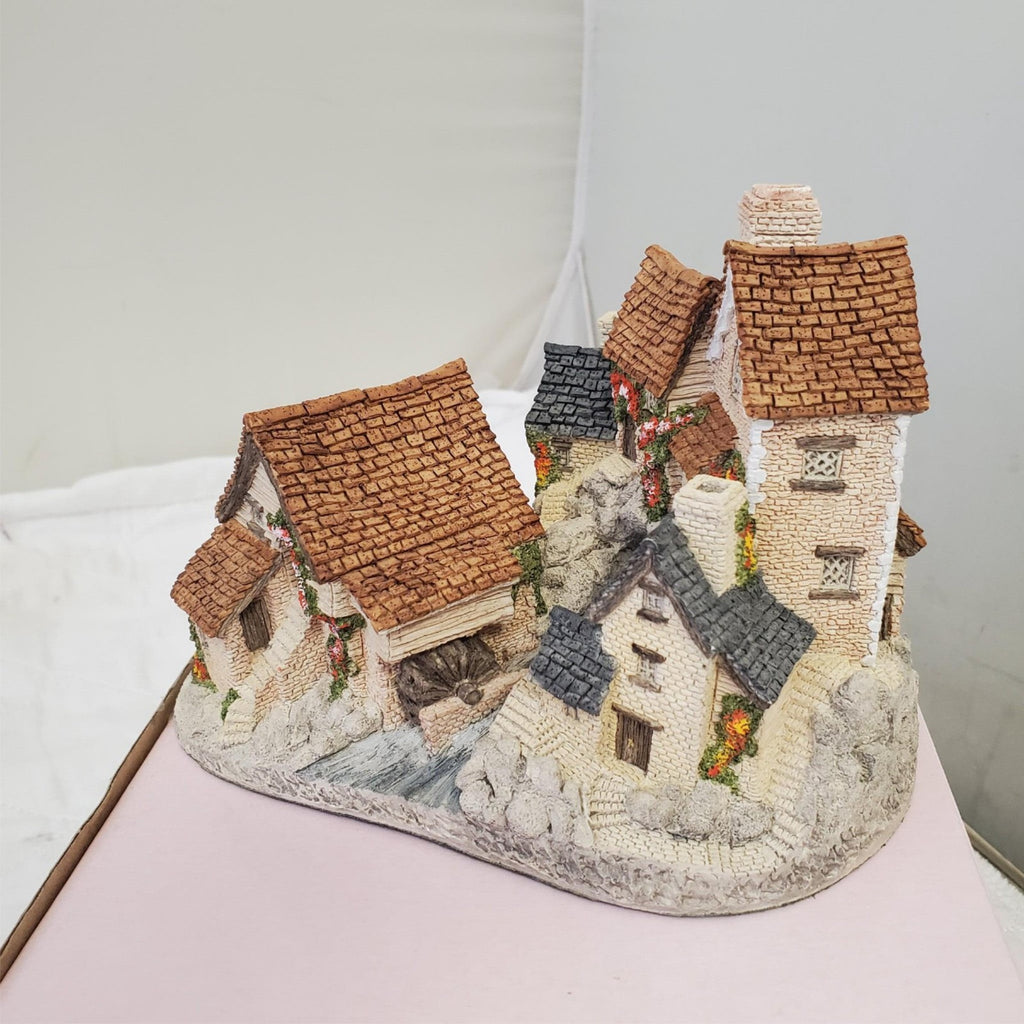 David Winter's Brookside Hamlet 1982 Cottage with Certificate of Authenticity